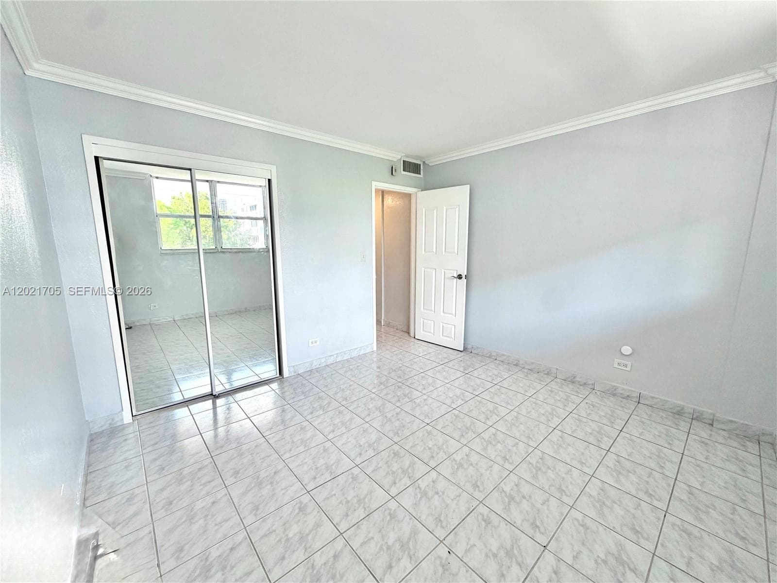 3660 NE 166th St 414 photo 7
