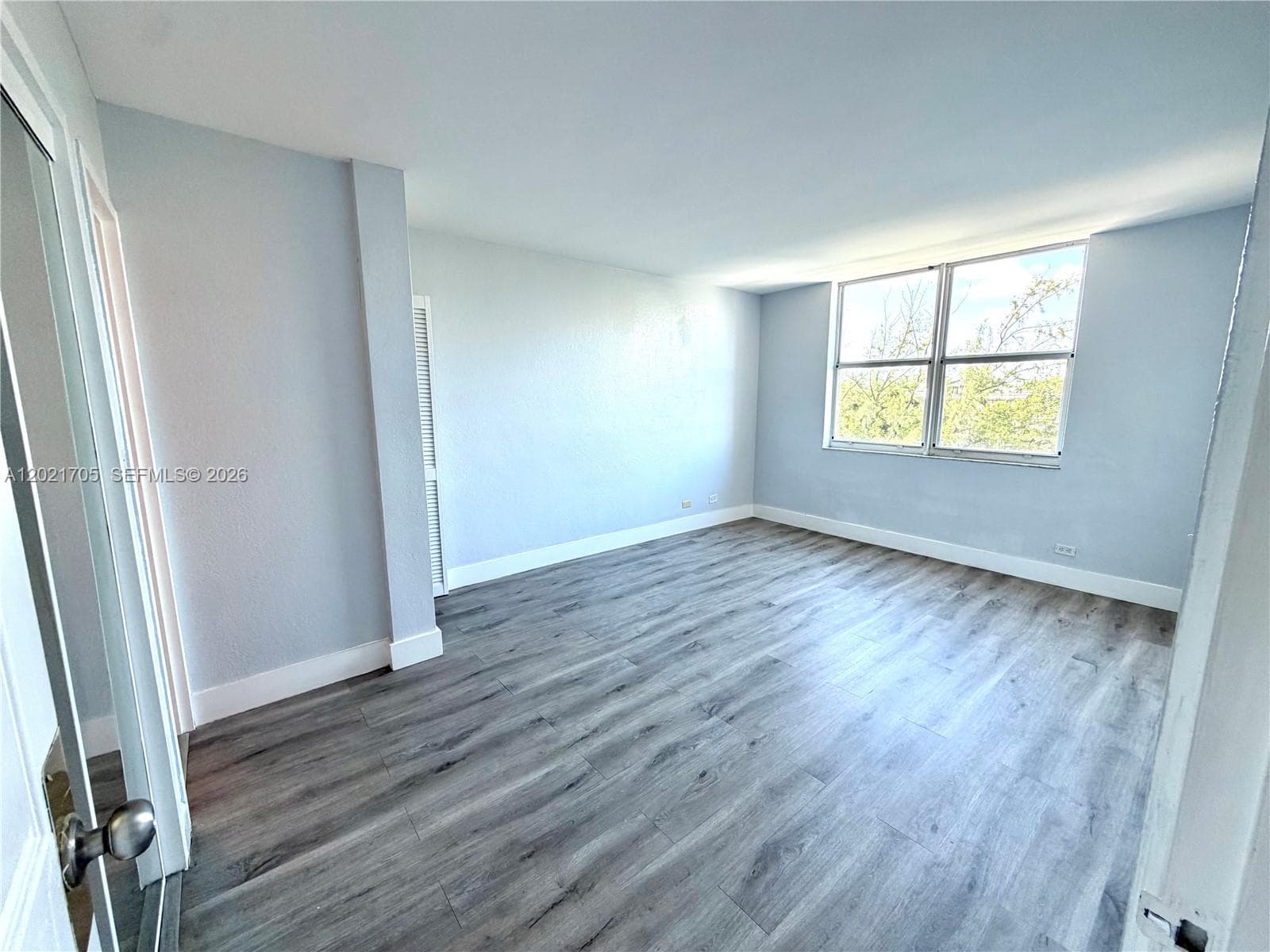 3660 NE 166th St 414 photo 10