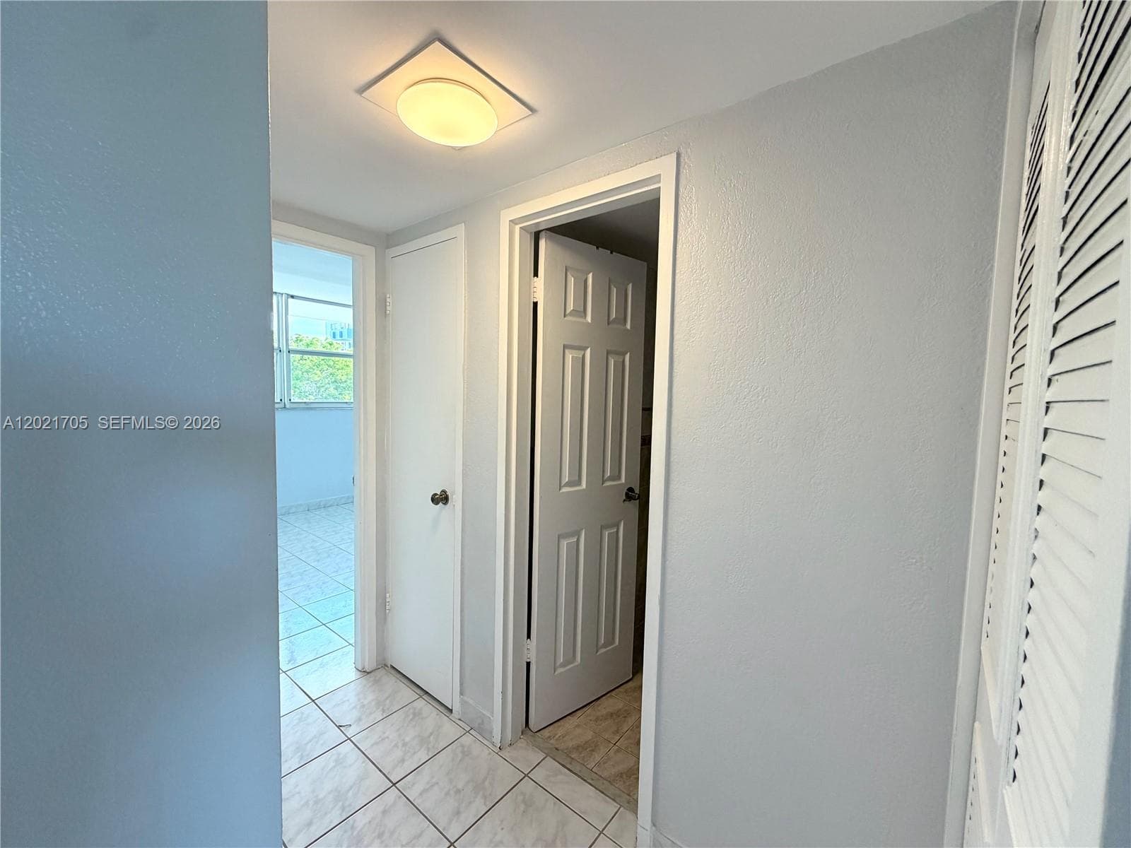 3660 NE 166th St 414 photo 4