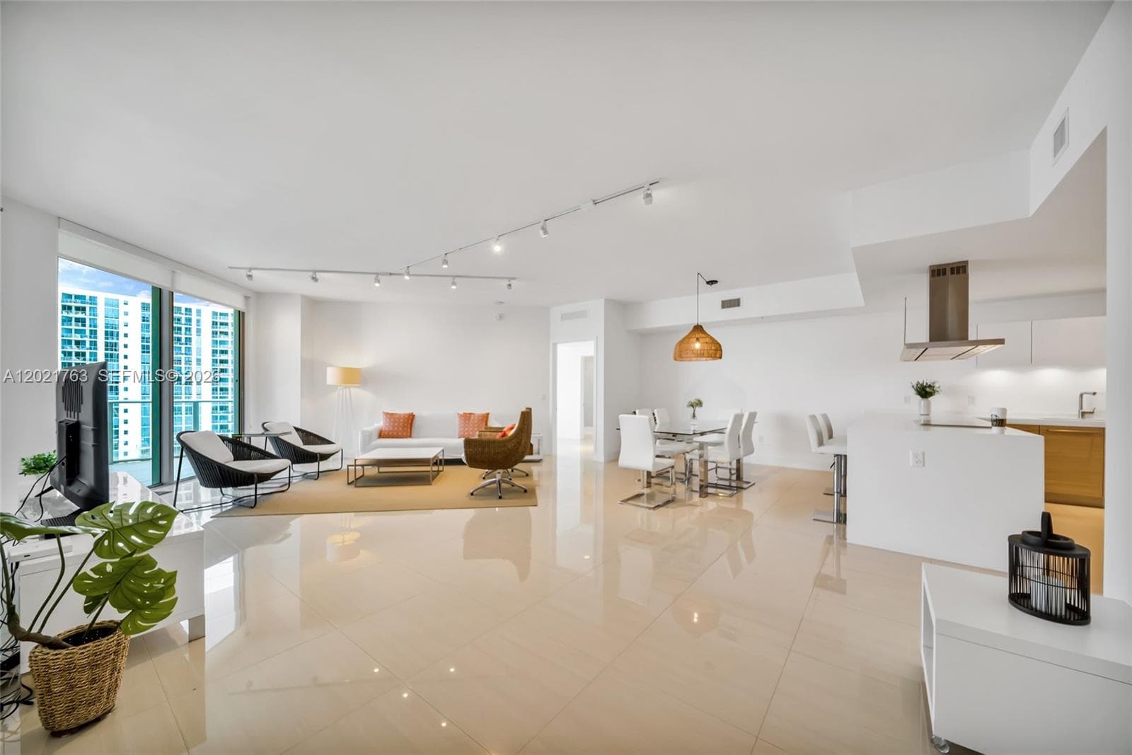 17301 Biscayne Blvd 907 photo 2