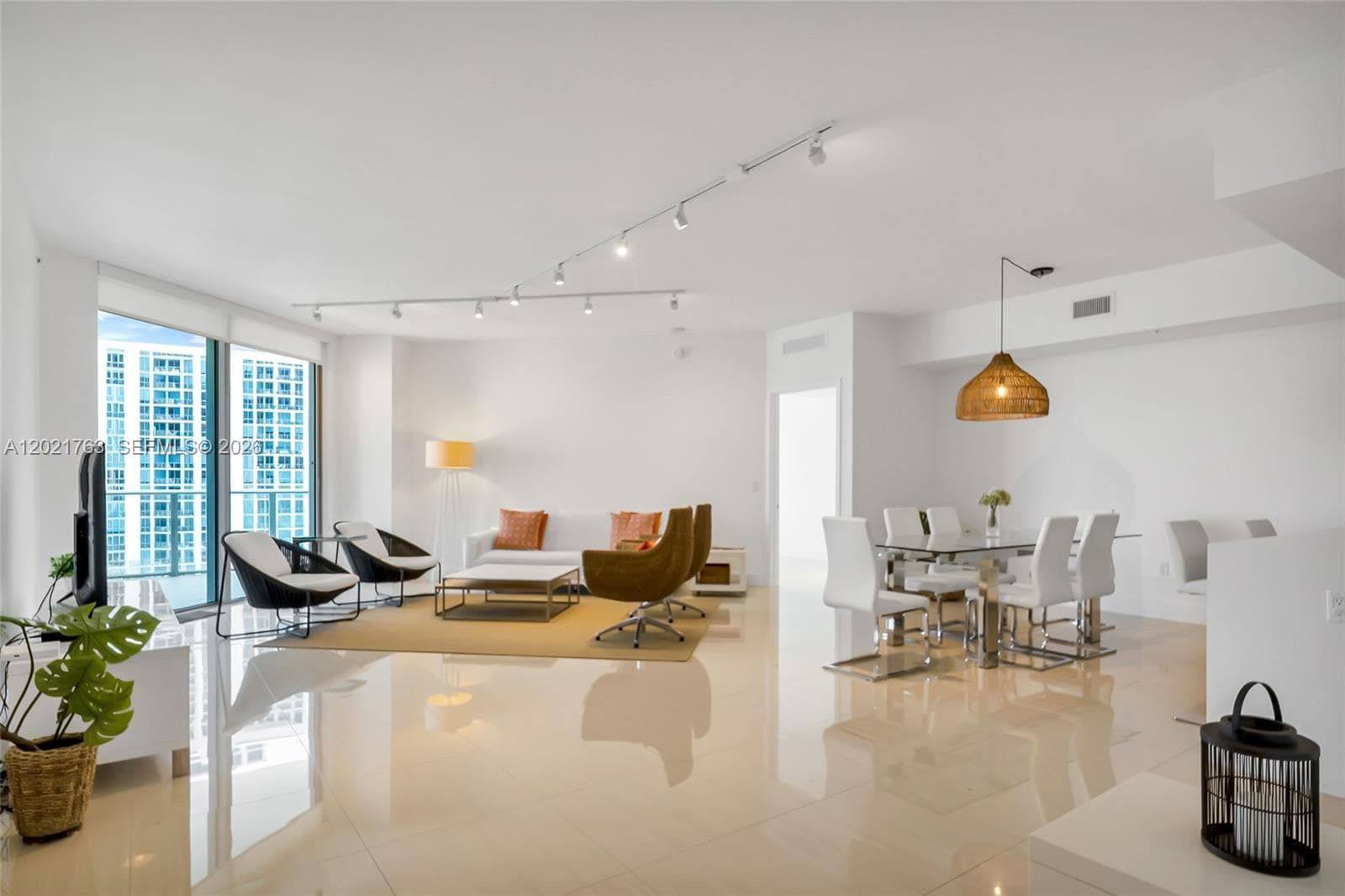17301 Biscayne Blvd 907 photo 1