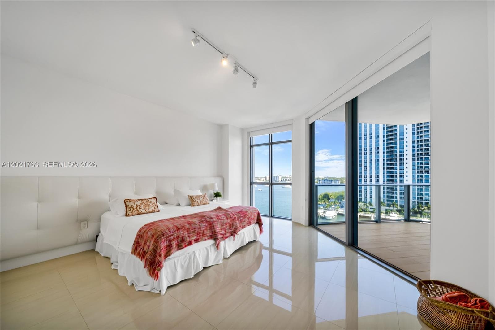 17301 Biscayne Blvd 907 photo 25