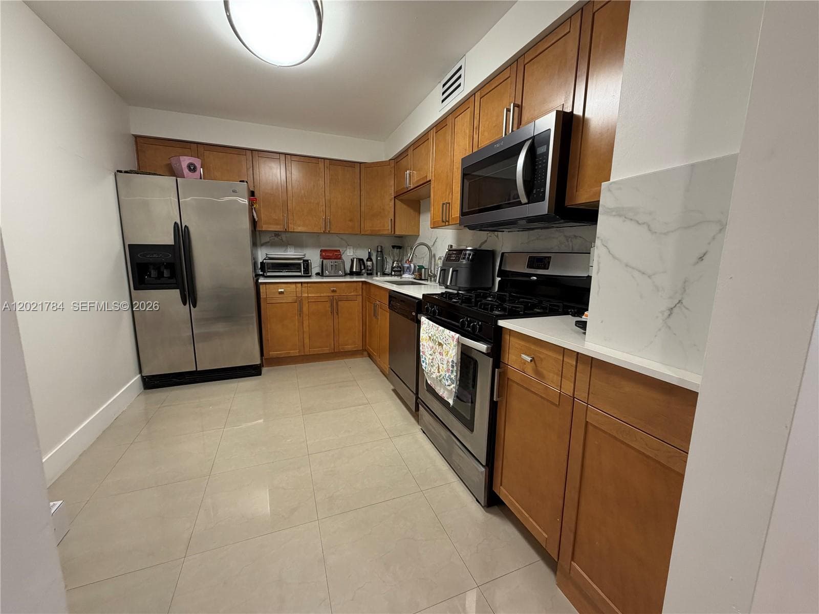 2030 Ocean Dr 2118 photo 2