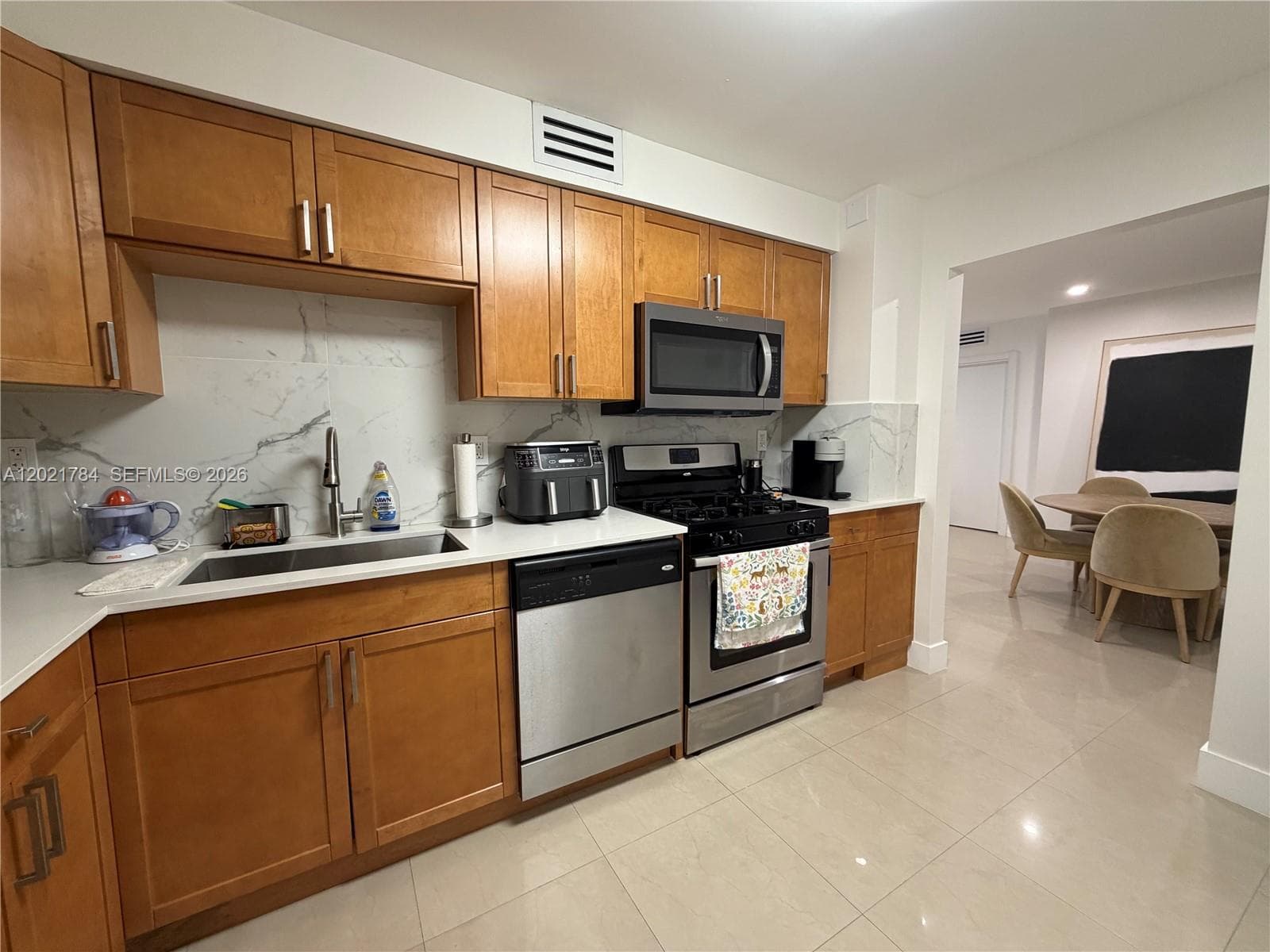 2030 Ocean Dr 2118 photo 3