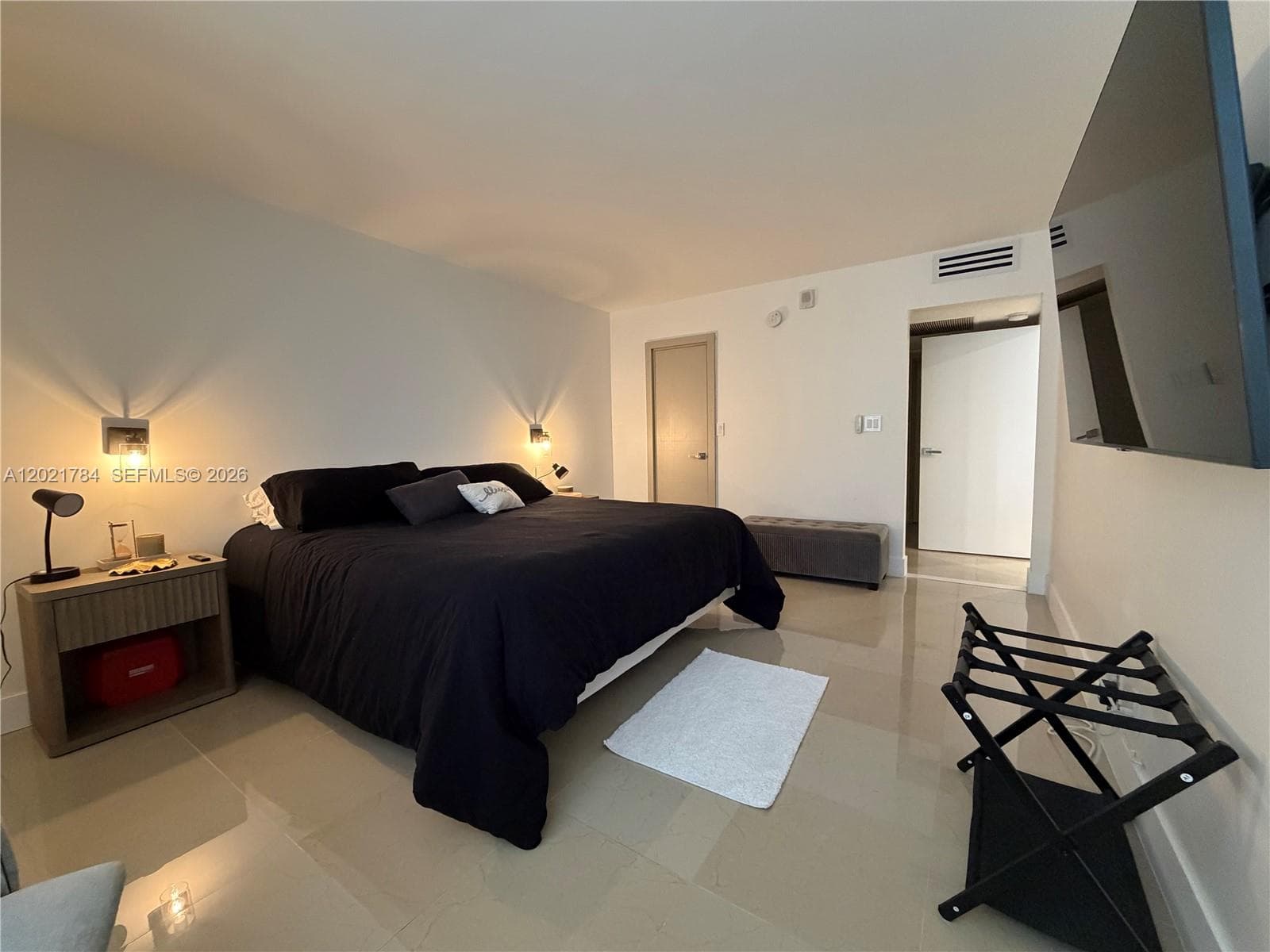 2030 Ocean Dr 2118 photo 9