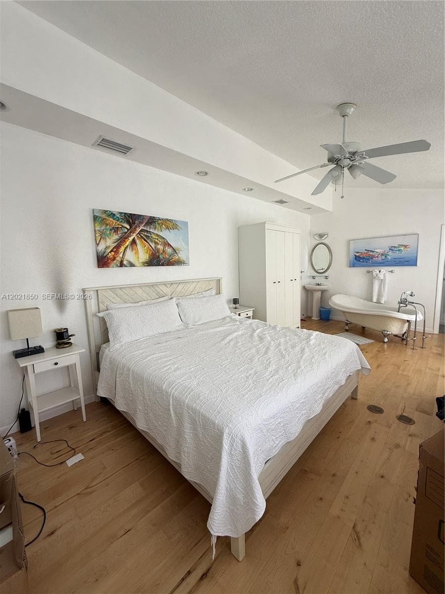 172 Valois Blvd photo 13