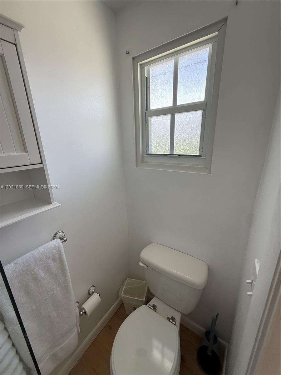 172 Valois Blvd photo 16