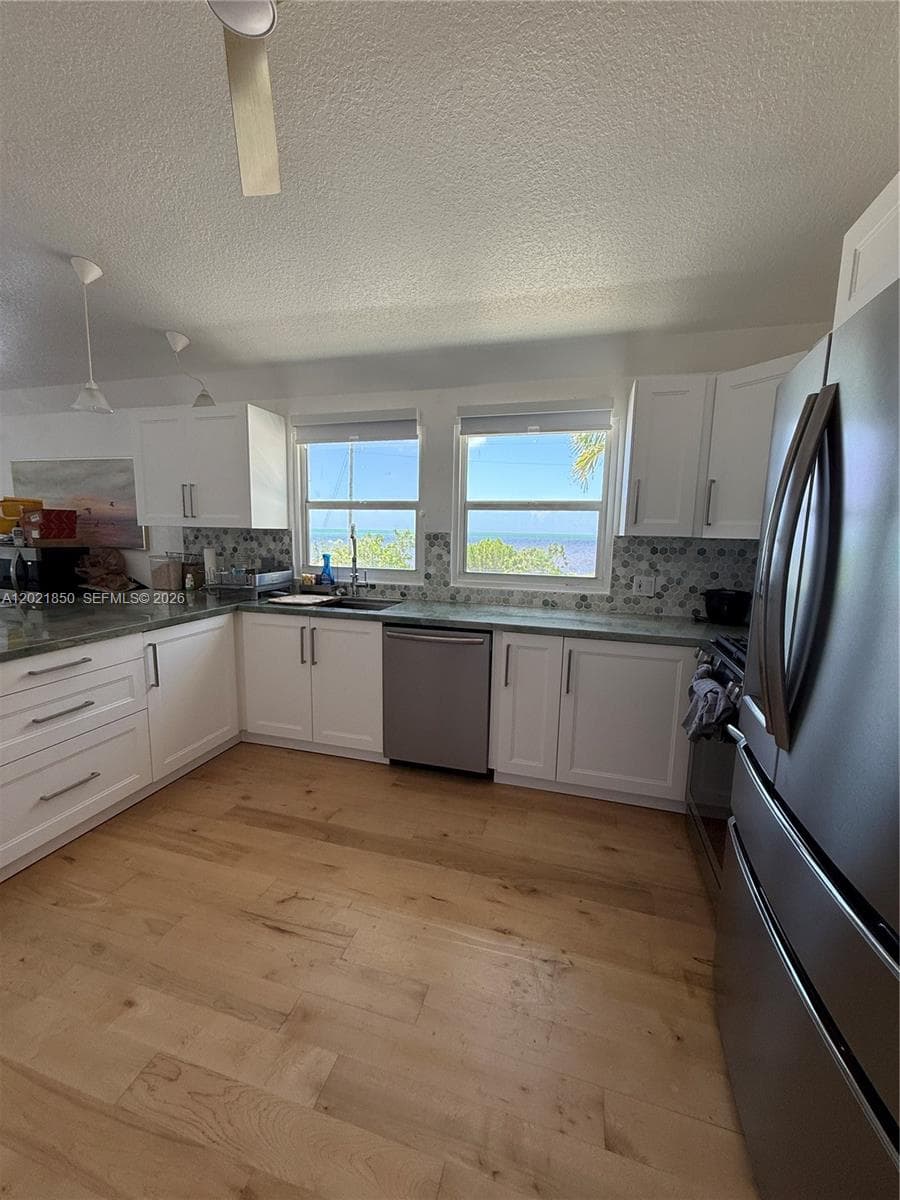 172 Valois Blvd photo 20