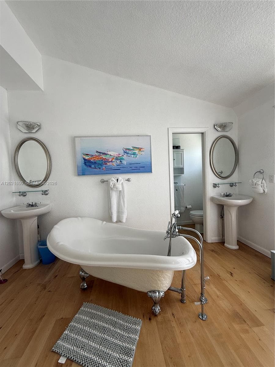 172 Valois Blvd photo 14