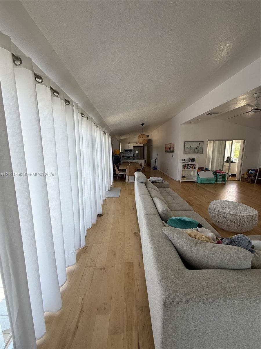 172 Valois Blvd photo 18
