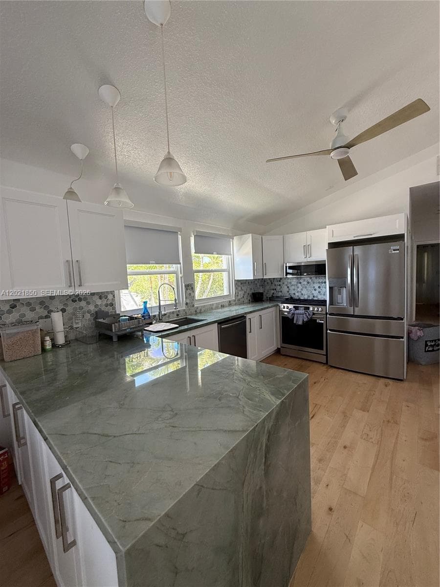 172 Valois Blvd photo 19