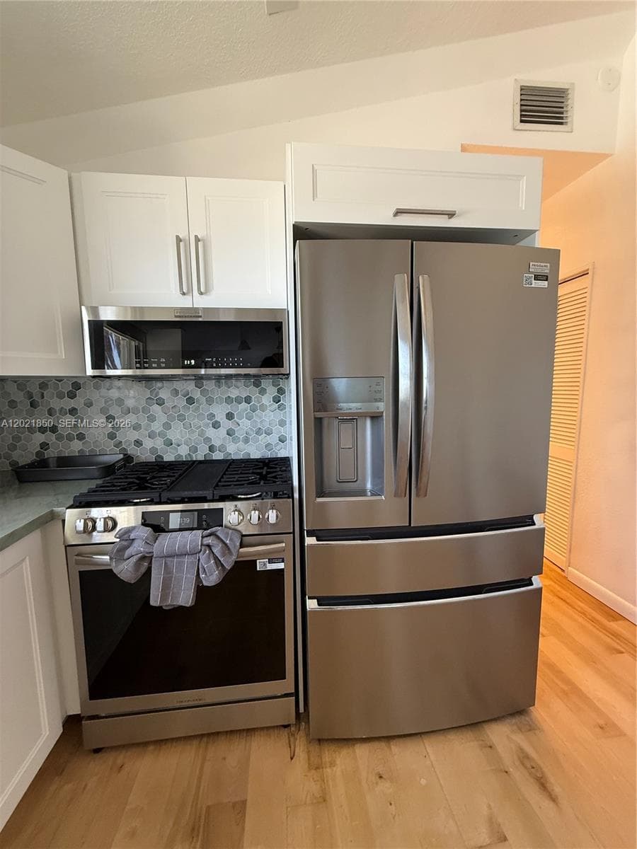 172 Valois Blvd photo 21