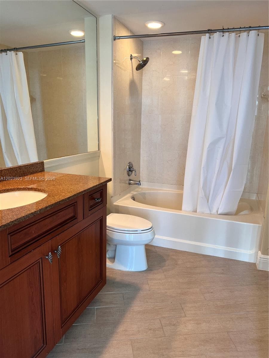 347 New River Dr E 2206 photo 9
