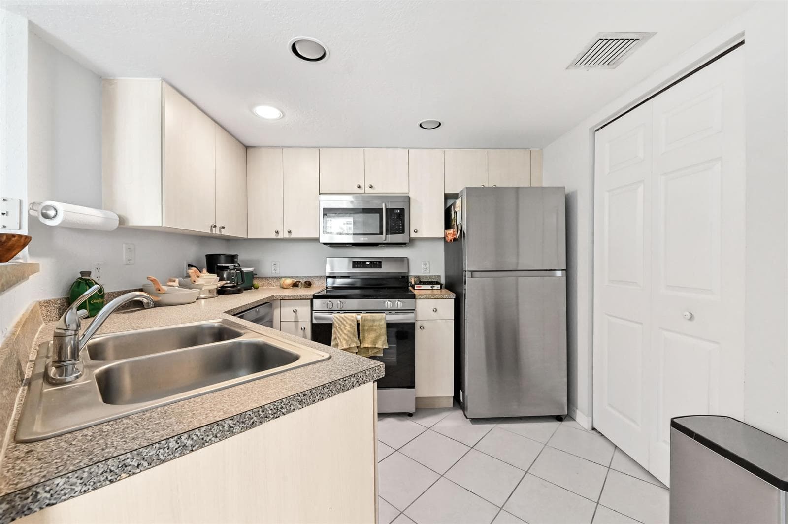 1801 N Flagler Drive 308 photo 6