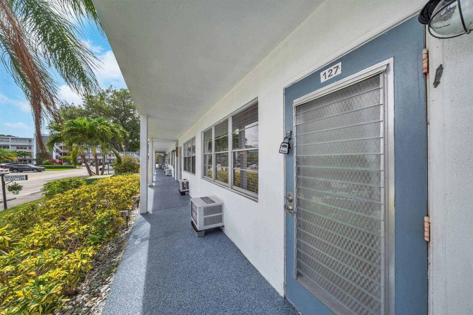 127 Westbury G photo 3