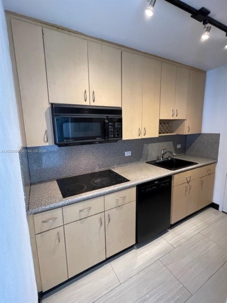 5313 Collins Ave 1004 photo 2