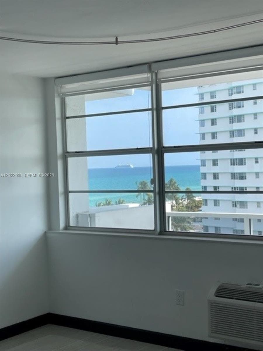 5313 Collins Ave 1004 photo 12