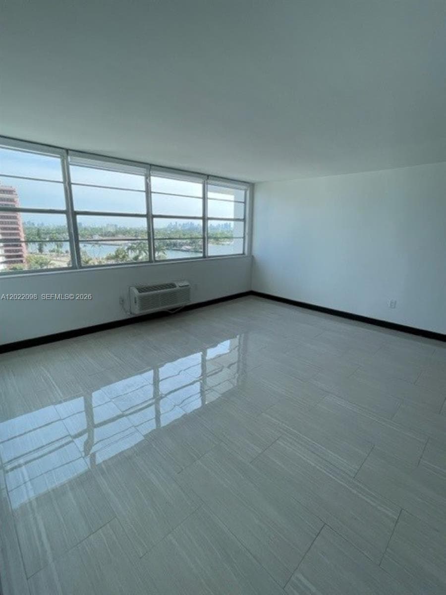 5313 Collins Ave 1004 photo 8