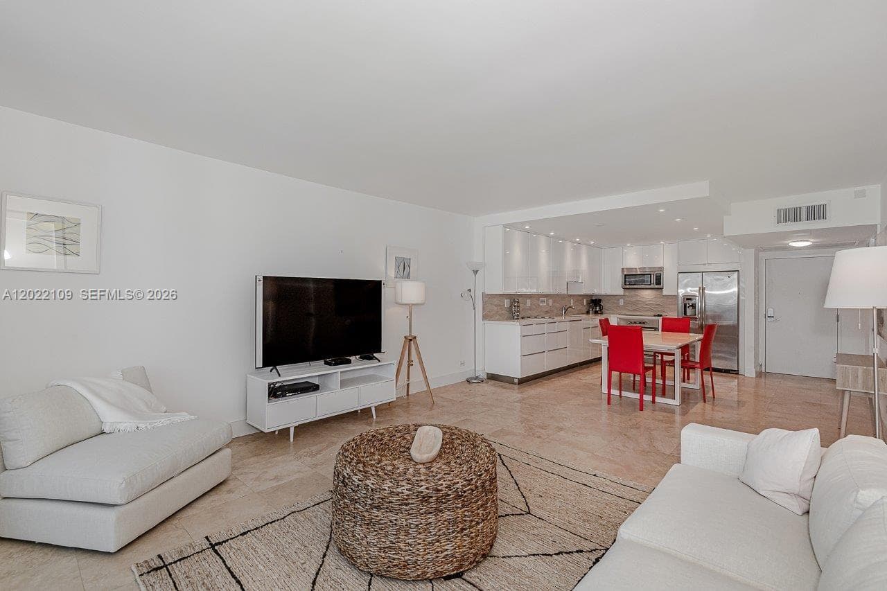 2301 Collins Ave 1515 photo 2