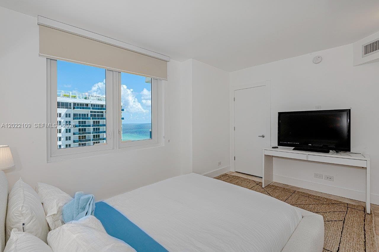 2301 Collins Ave 1515 photo 6