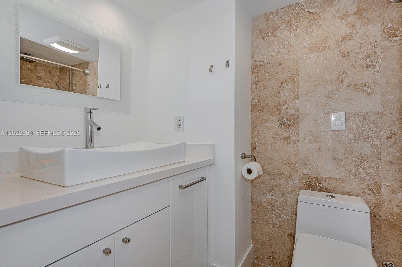 2301 Collins Ave 1515 photo 10