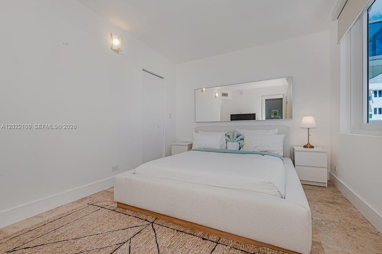2301 Collins Ave 1515 photo 4