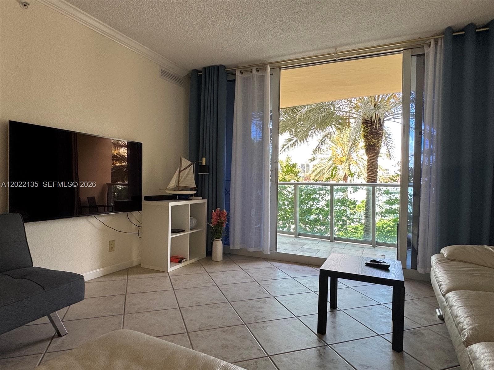 2501 Ocean Dr 328 photo 3