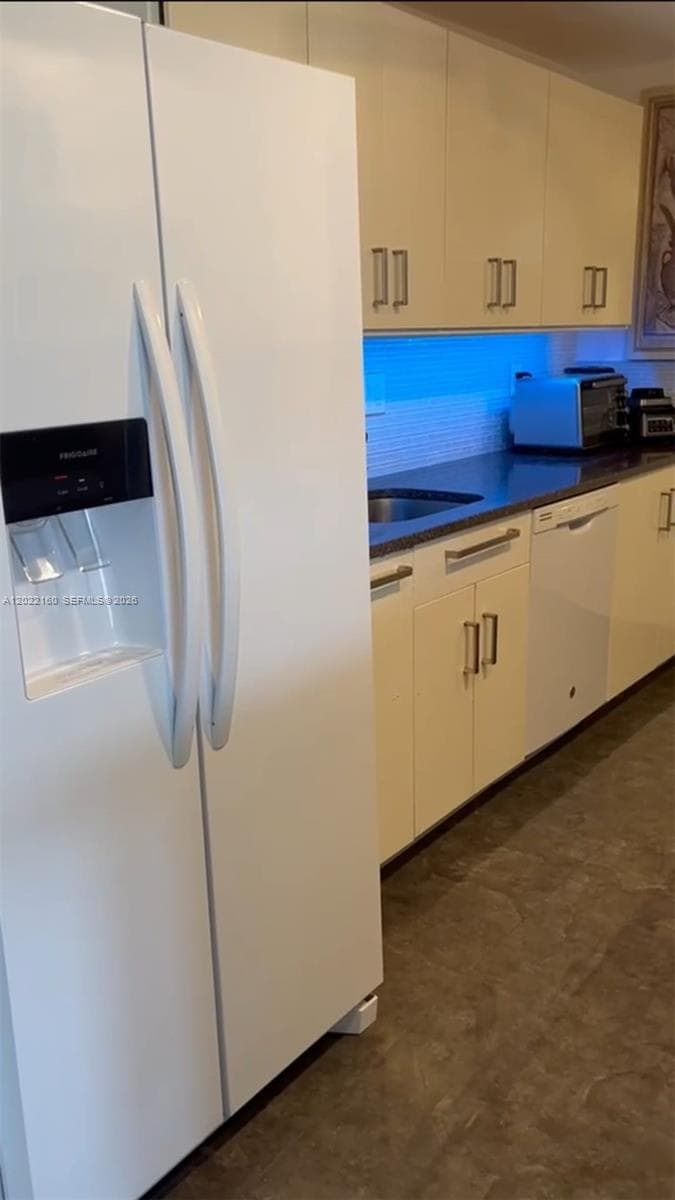 211 Ocean Dr 204 photo 9