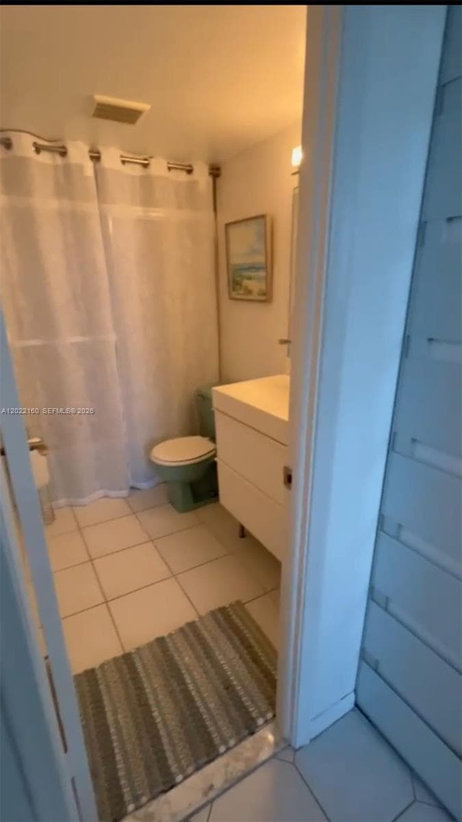 211 Ocean Dr 204 photo 14