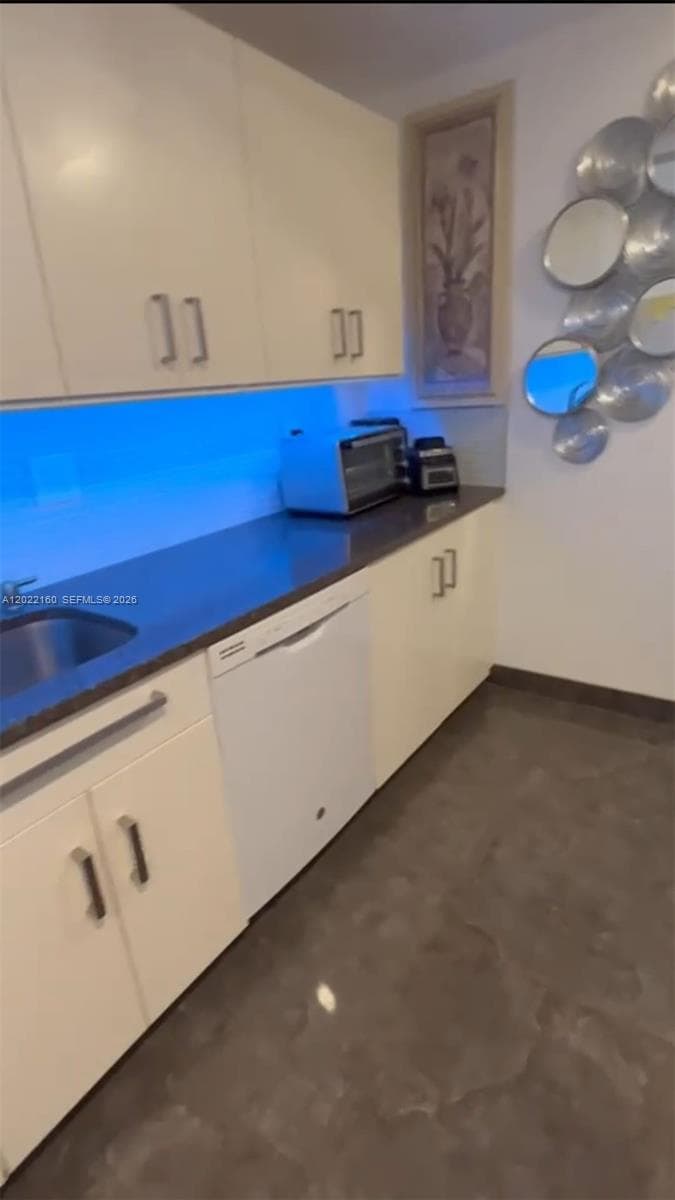 211 Ocean Dr 204 photo 11