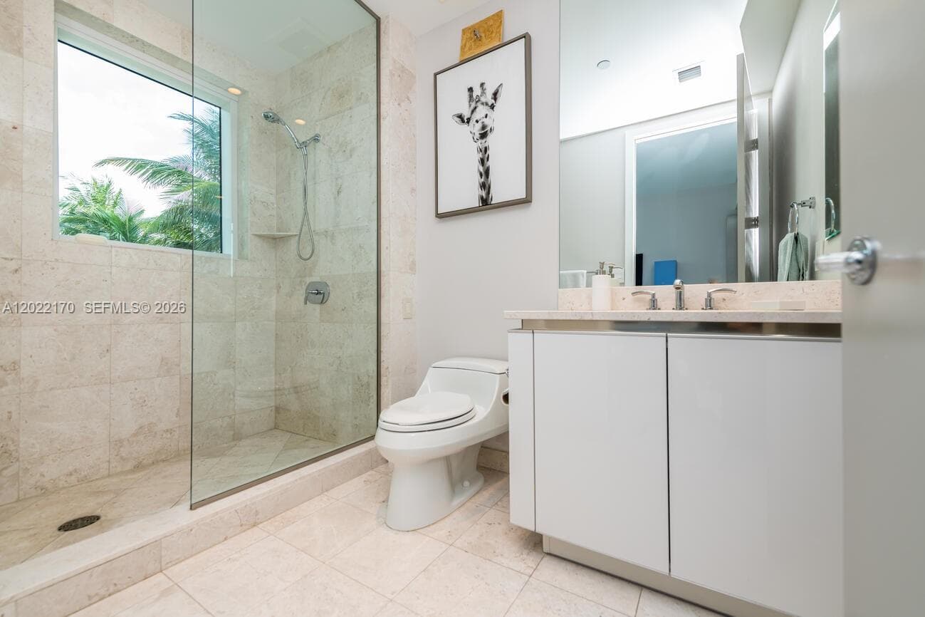 16051 Collins Ave 404 photo 15