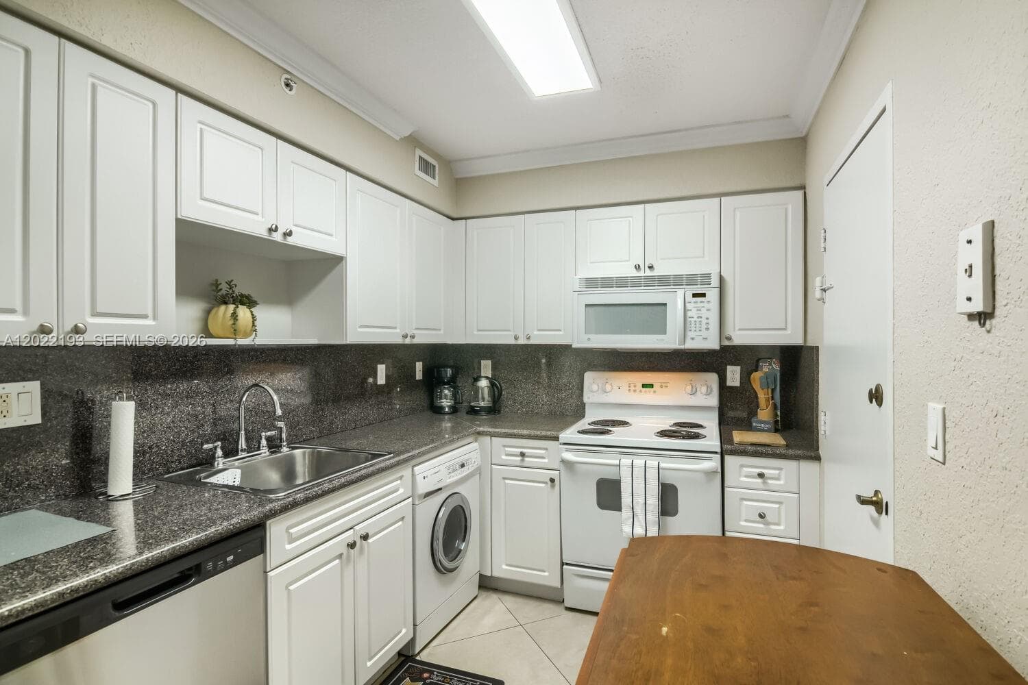 2501 Ocean Dr 1129 photo 4