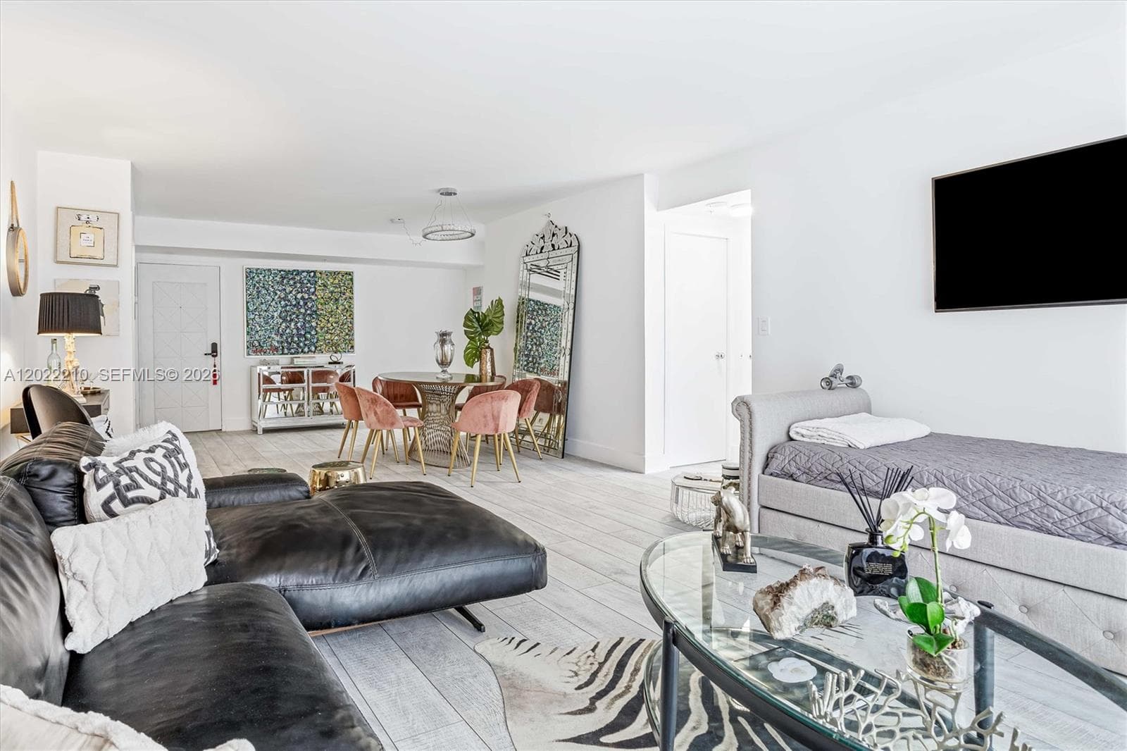 9195 Collins Ave 1104 photo 7