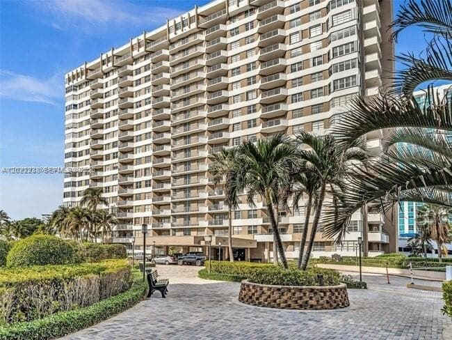 1965 Ocean Dr 9K photo 1