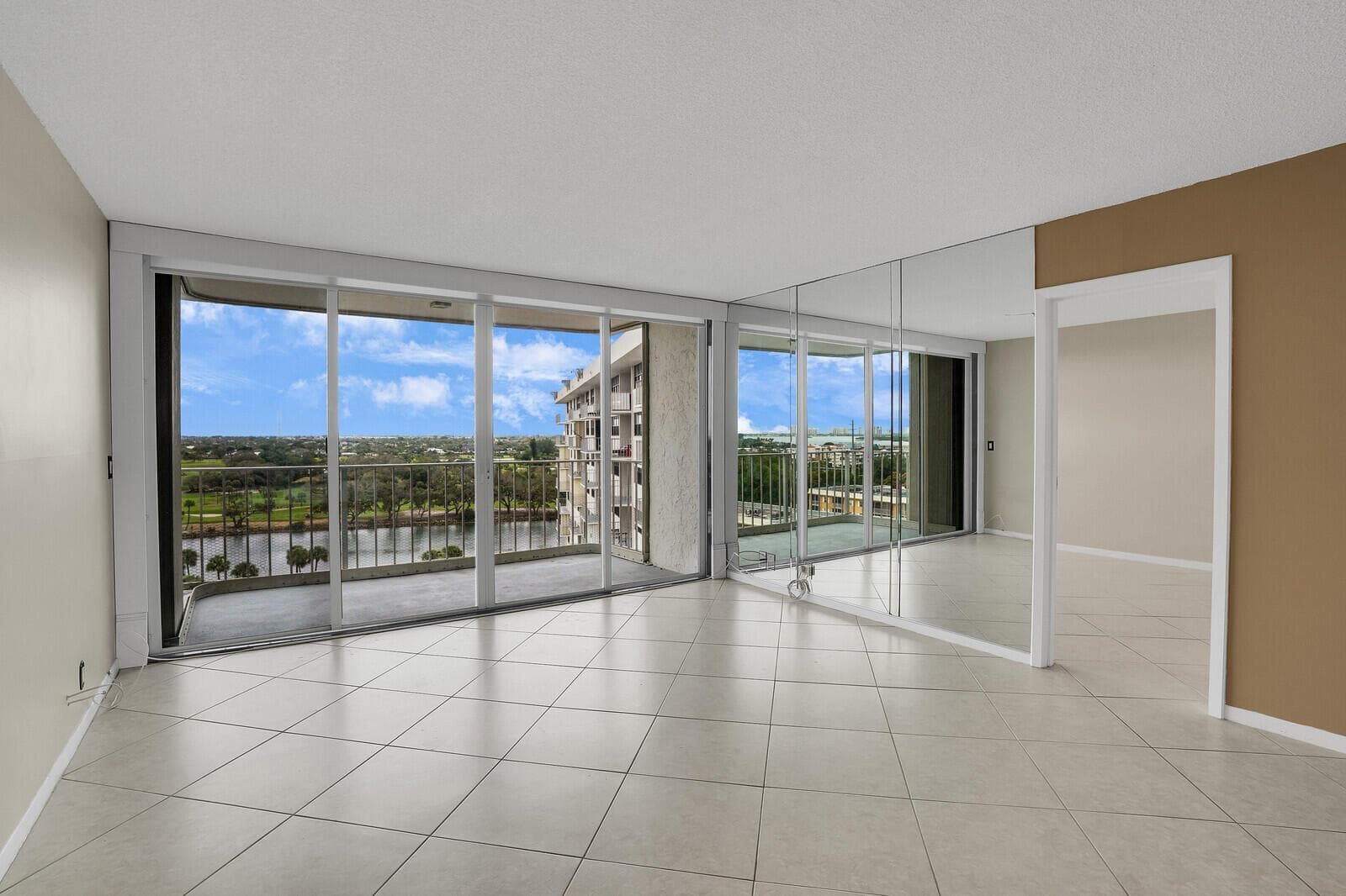 336 Golfview Road 1115 photo 8