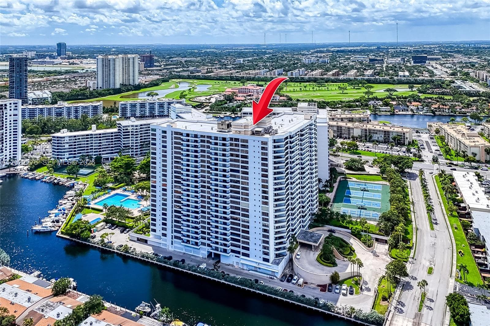2500 Parkview Dr 911 photo 18
