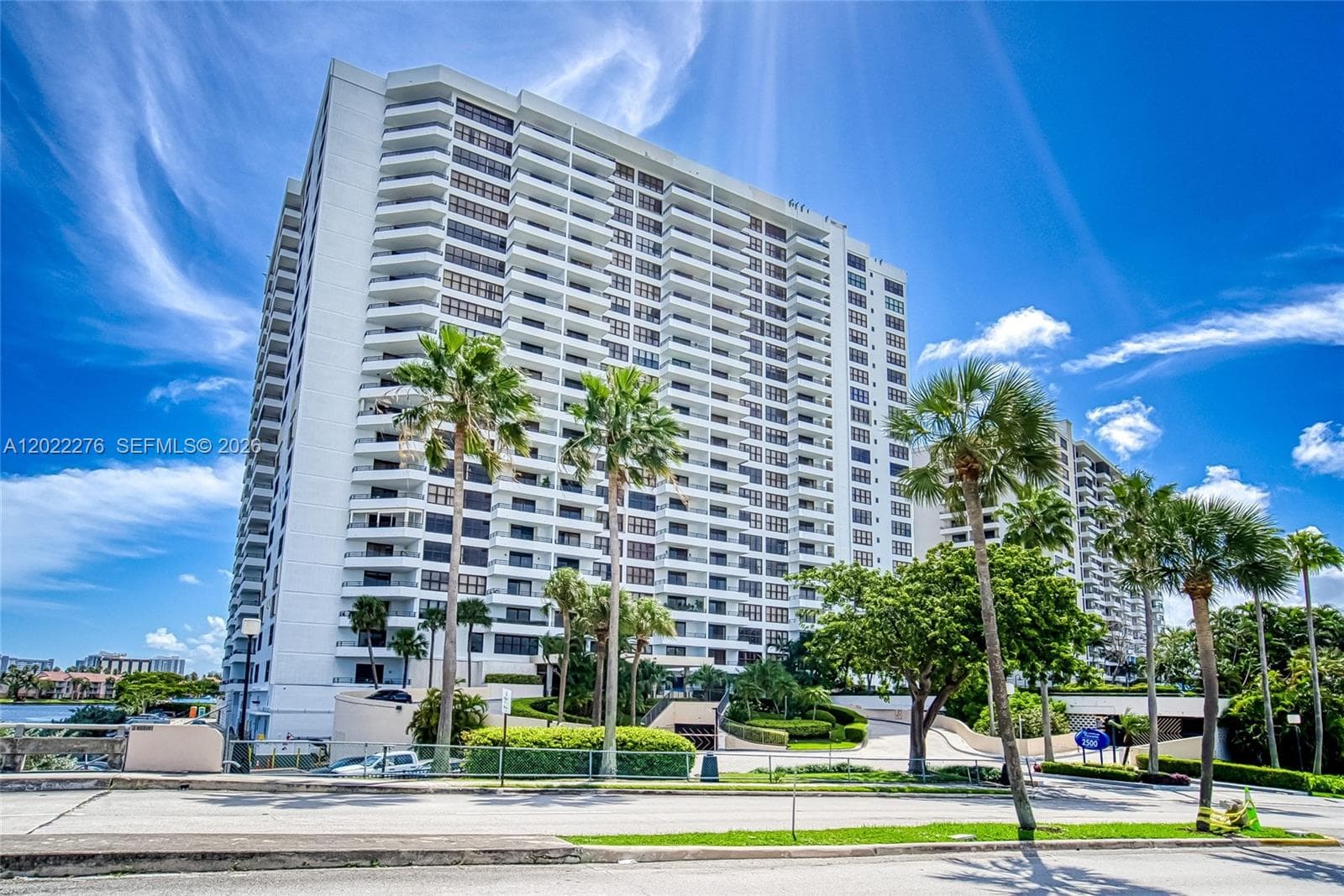 2500 Parkview Dr 911 photo 15