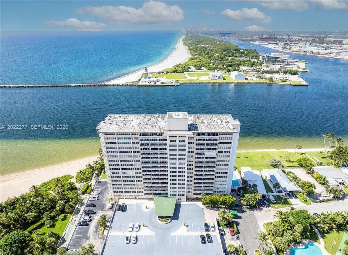 2100 Ocean Dr 10E photo 1