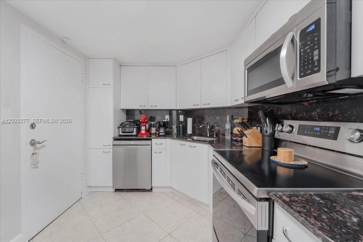 2100 Ocean Dr 10E photo 24