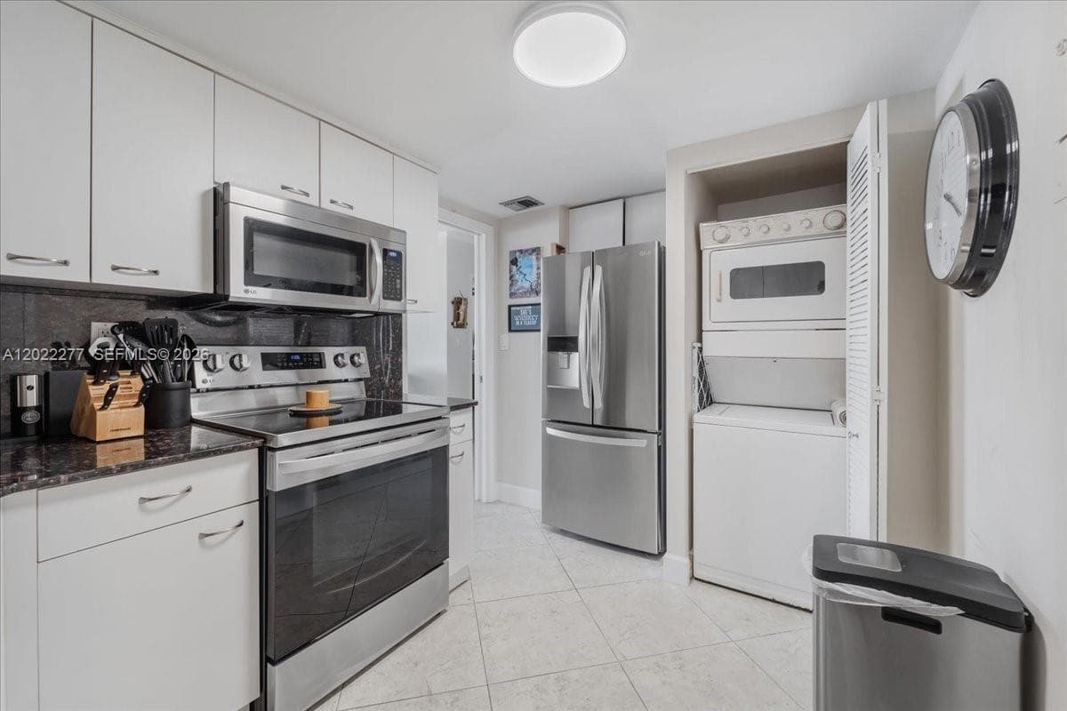 2100 Ocean Dr 10E photo 25
