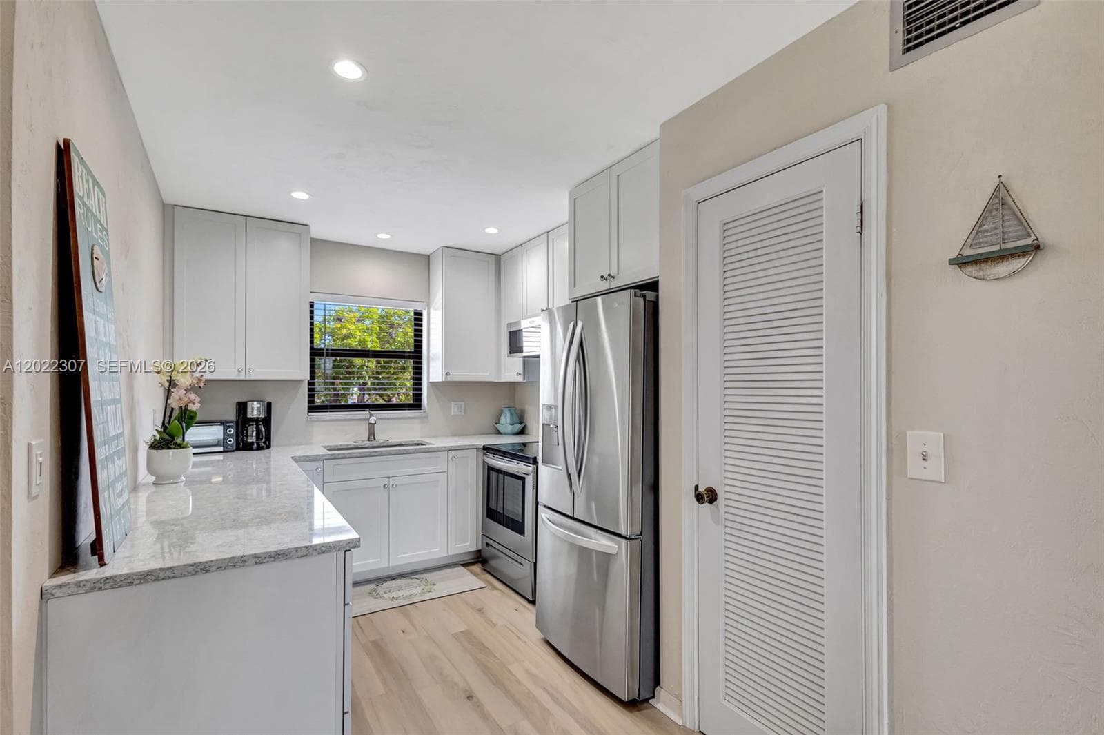 755 Saturn St G202 photo 2