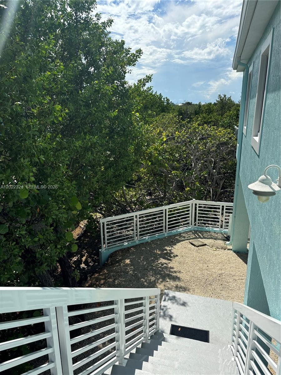 102 Venetian Dr 102 photo 8