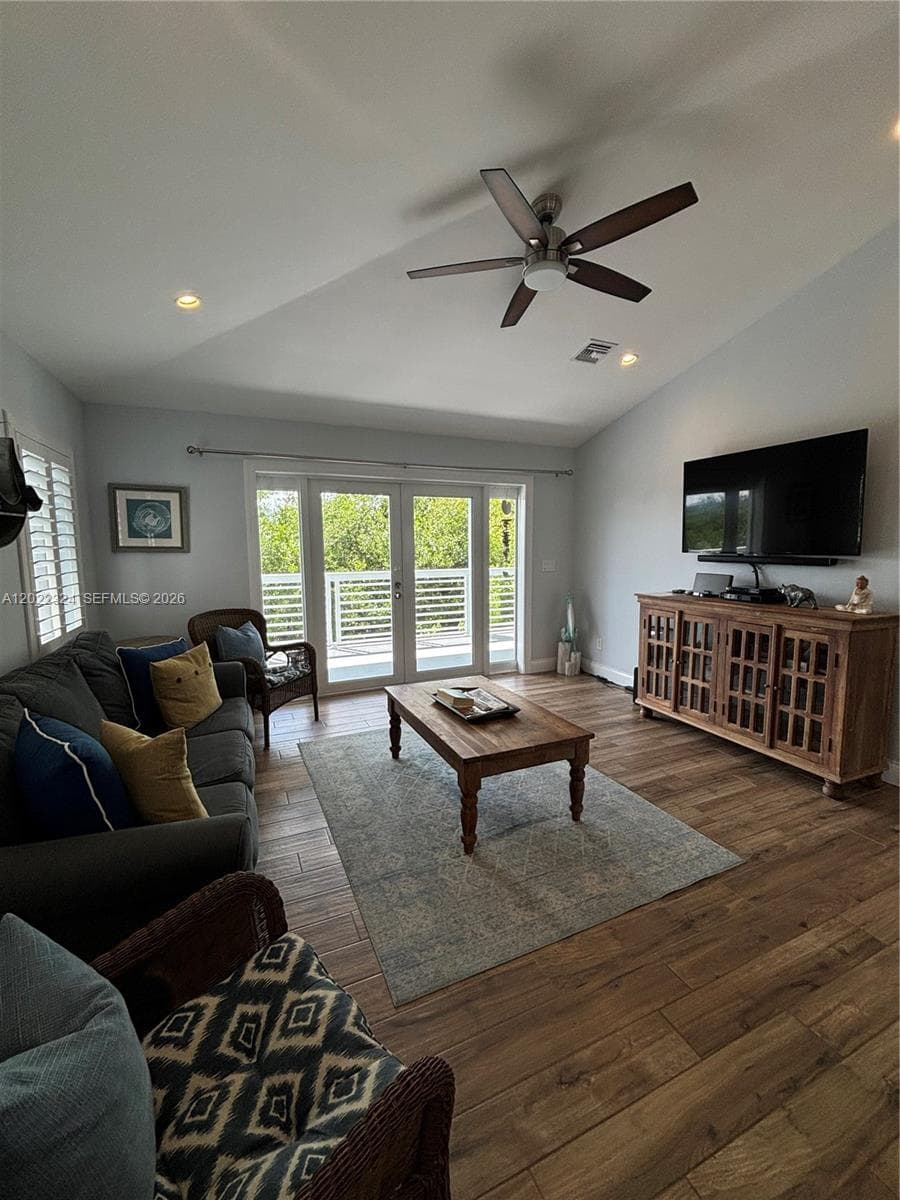 102 Venetian Dr 102 photo 21