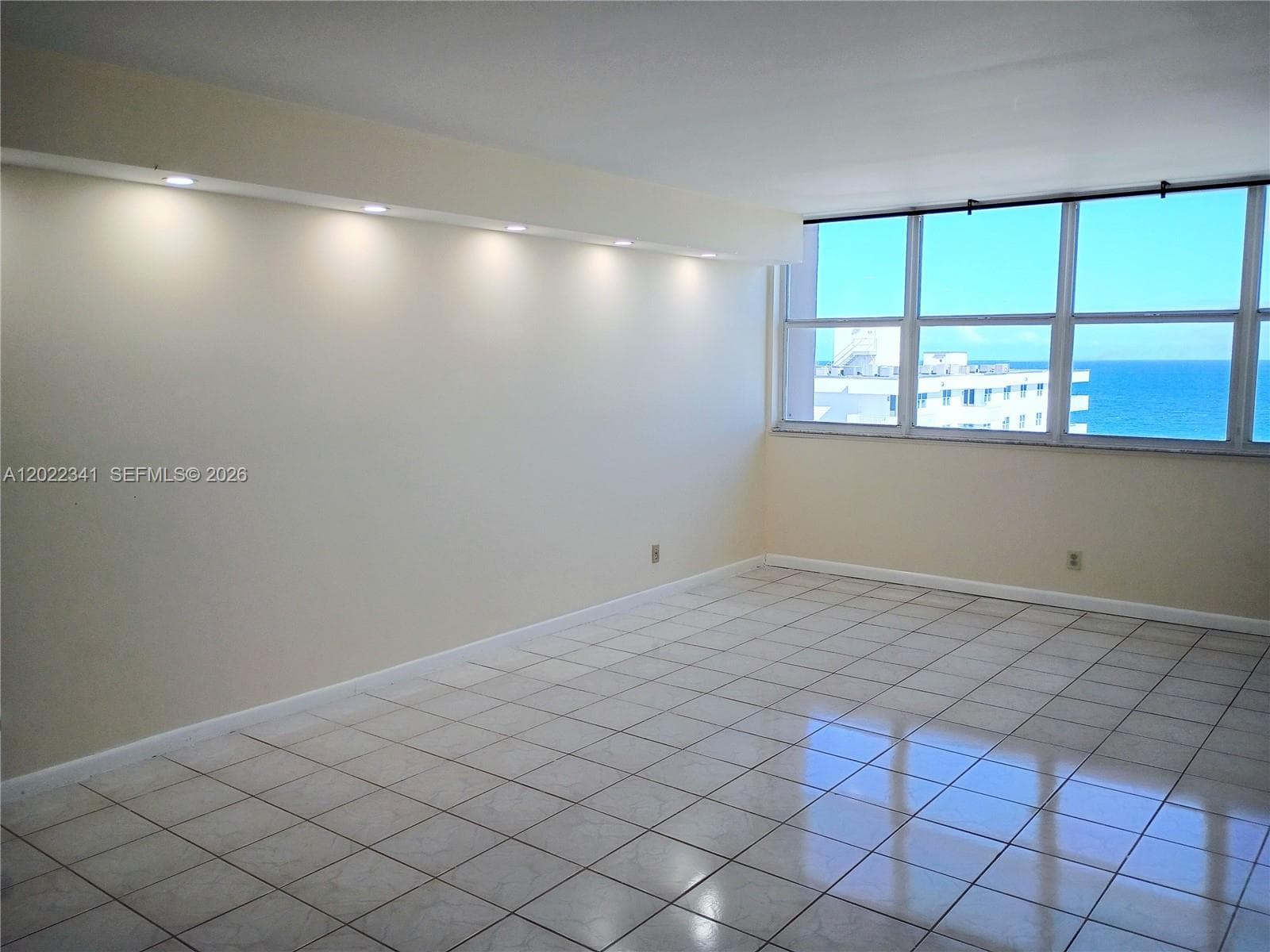1410 Ocean Dr 1208 photo 11