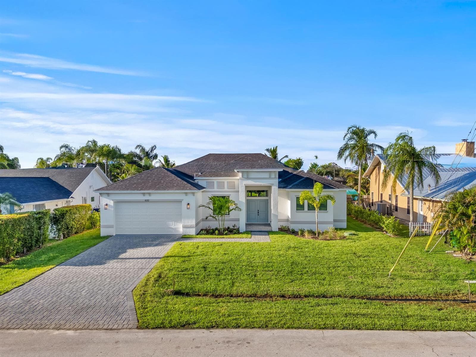 632 SE Seahouse Drive photo 2