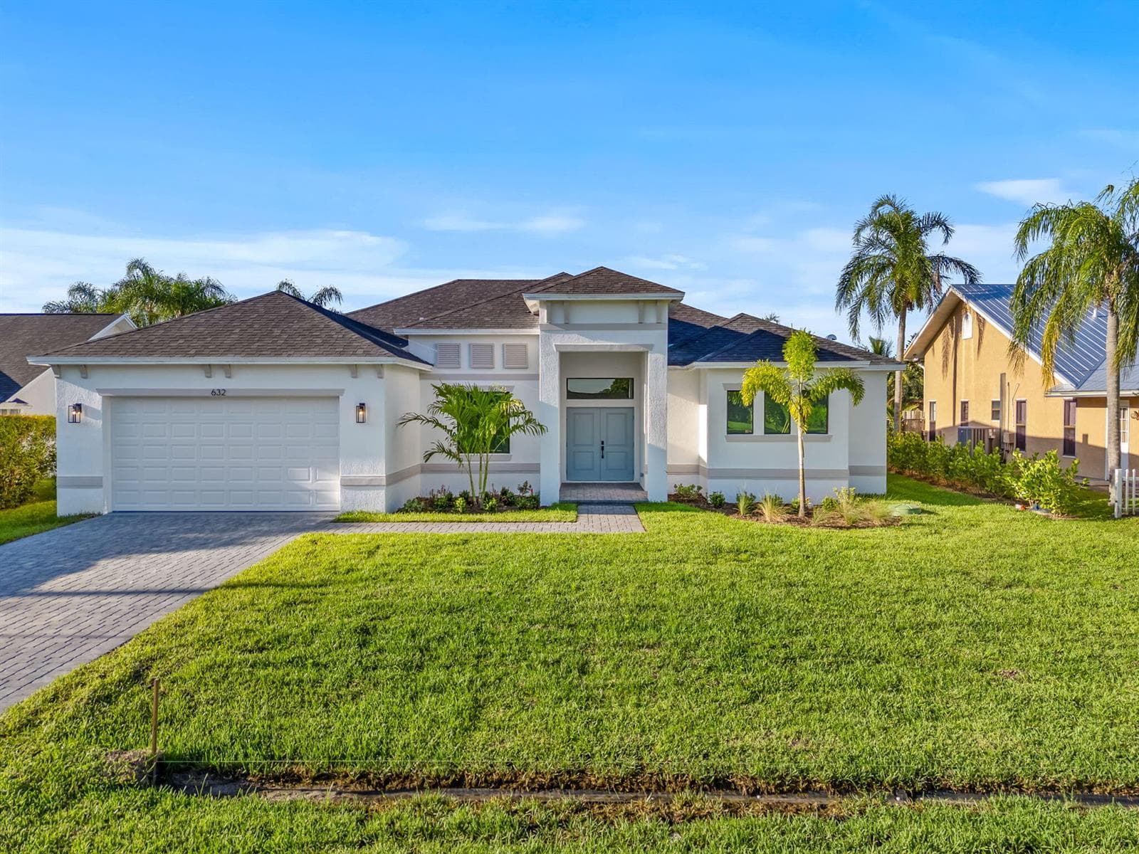632 SE Seahouse Drive photo 1