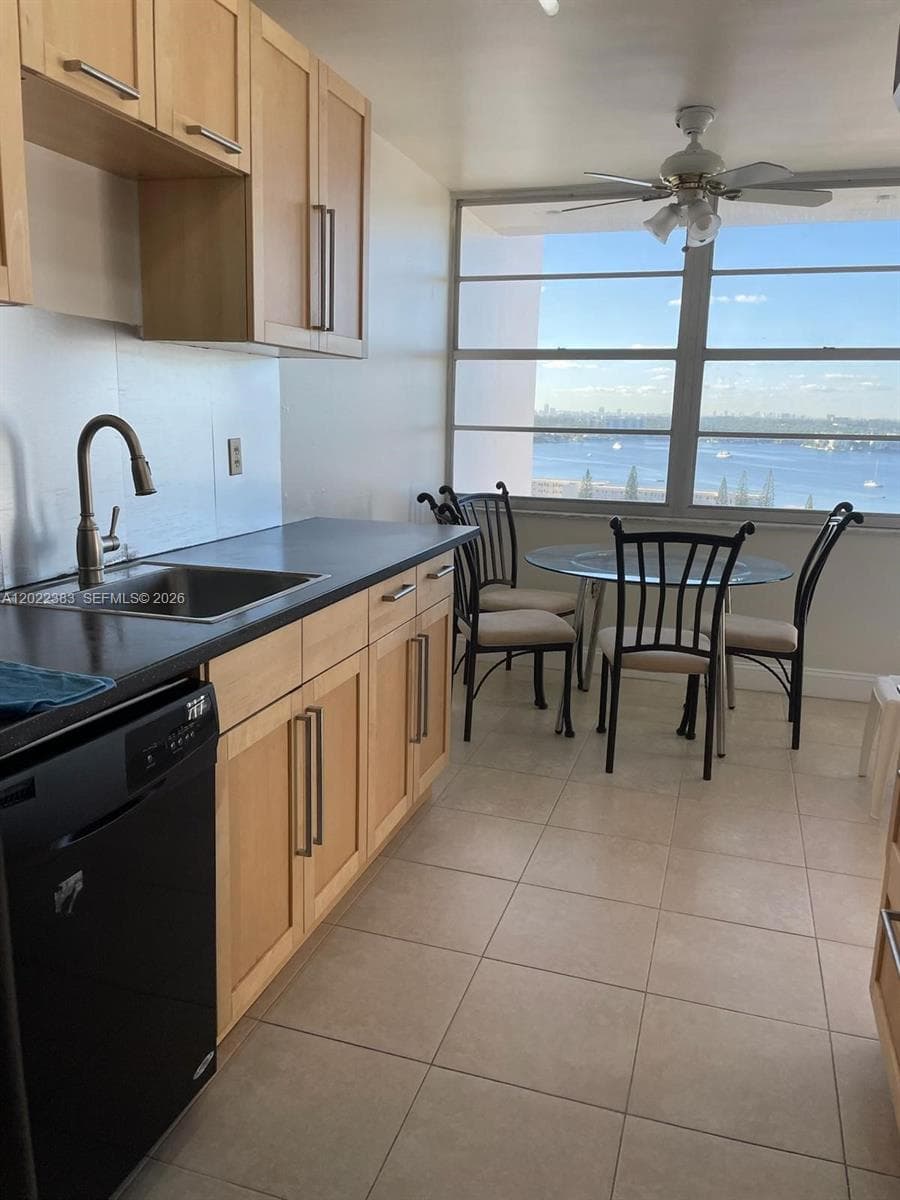 18021 Biscayne Blvd 1701/2 photo 2