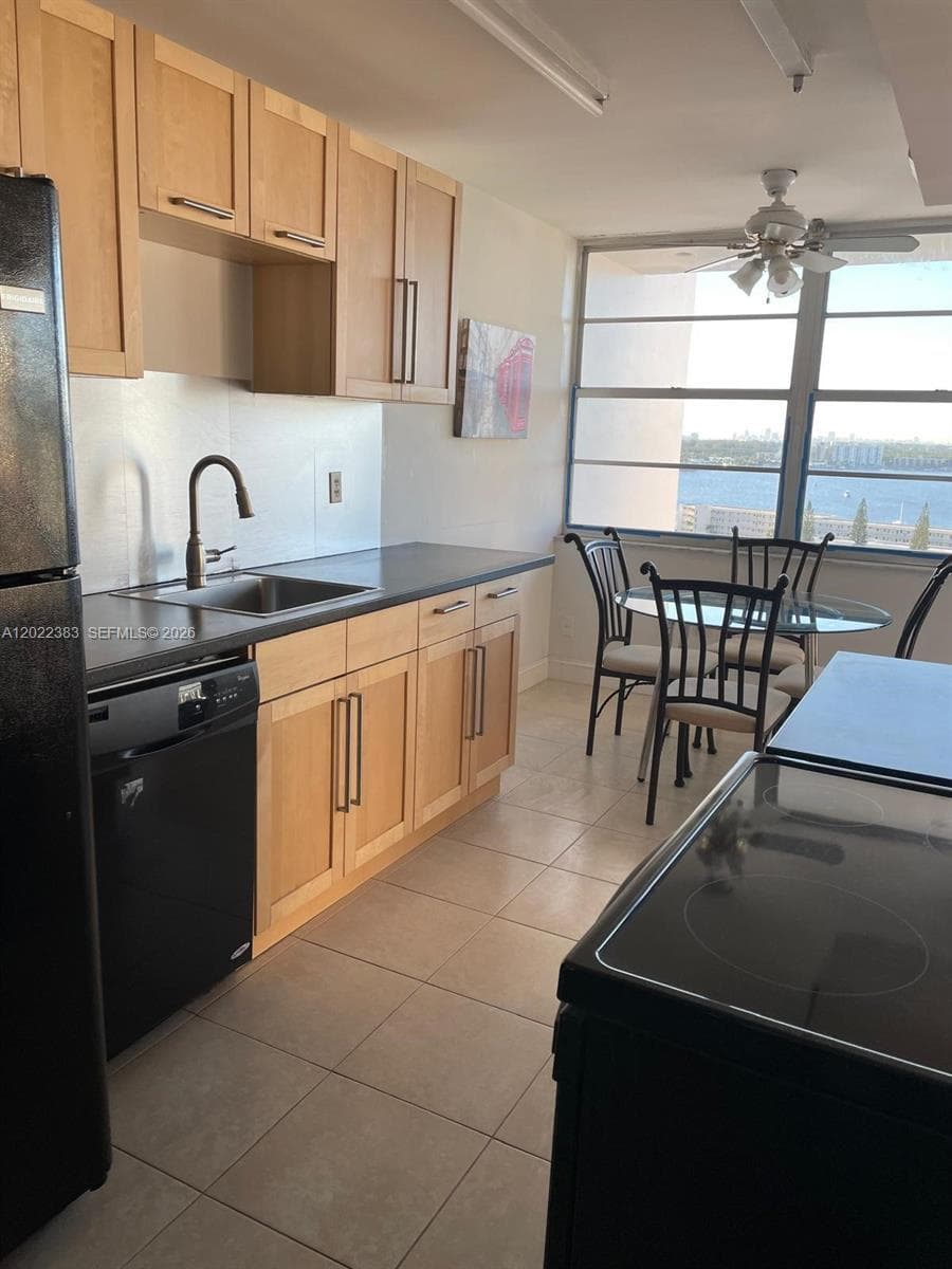 18021 Biscayne Blvd 1701/2 photo 3