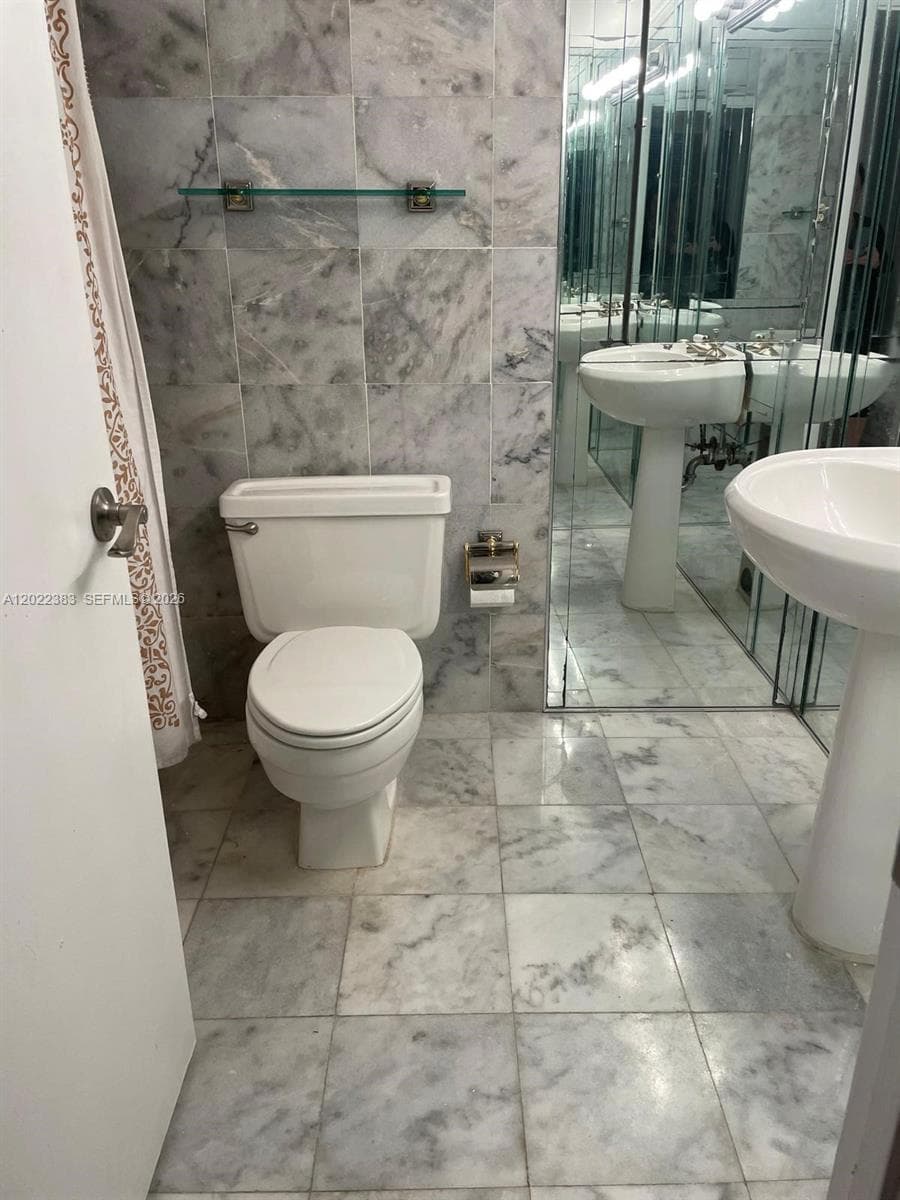 18021 Biscayne Blvd 1701/2 photo 9