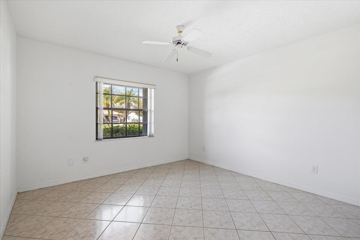 1902 SE Gaskins Circle photo 6